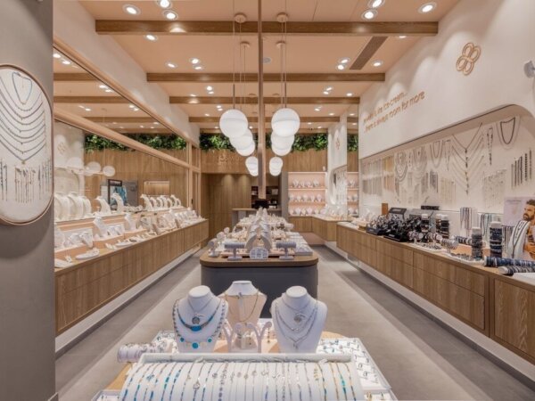 8CEAEC00-5834-4652-AB28-242E801A0100_1_105_c